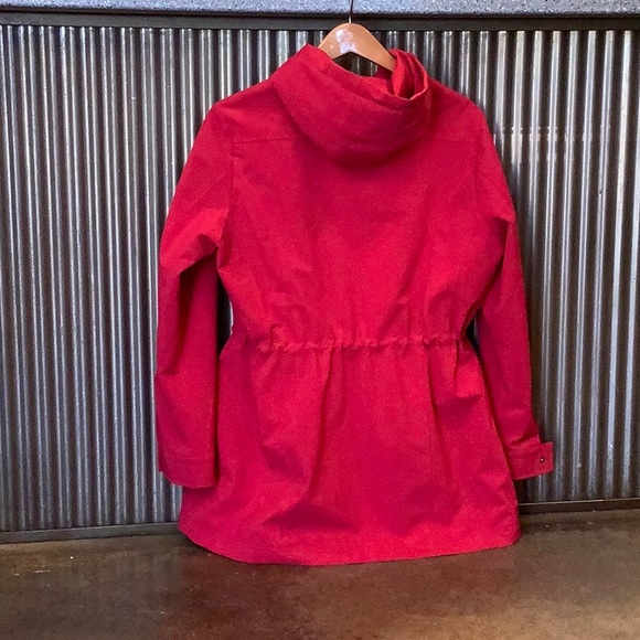Kristen Blake red trench coat - Picture 2 of 4